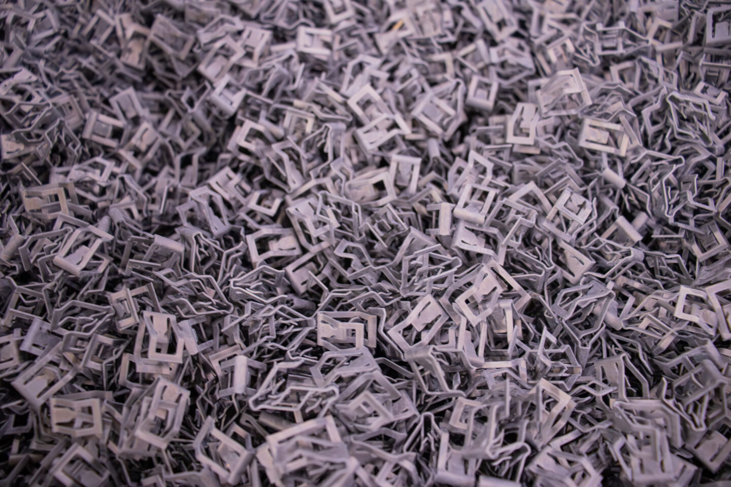 Uncoated fastener parts that are a perfect fit for a dip-spin machine.